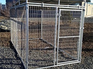 Hardened Mesh Dog Kennel w/ corrugated metal roof 