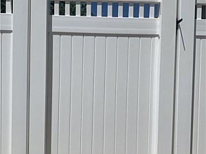 Privacy Vinyl Fence with Picket Top