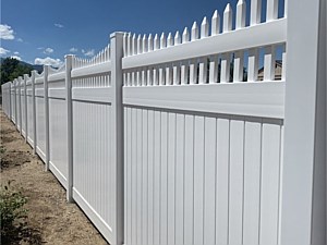 Privacy Vinyl Fence with Picket Top