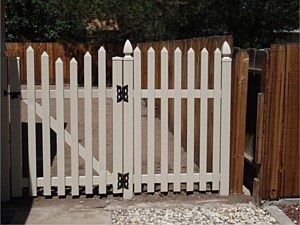 Scalloped Picket Vinyl Fence 1