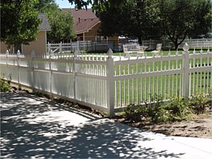 Ornamental Alternating Style Picket Vinyl Fence