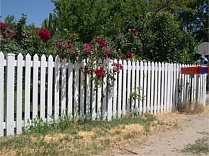 Picket Vinyl Fence 2