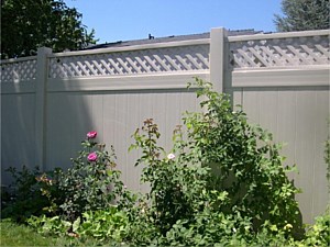 Privacy (Clay) Vinyl with Lattice Top