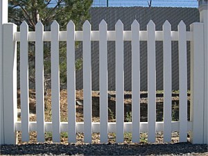 Picket Vinyl Fence 3