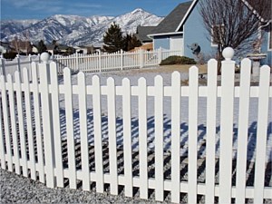 Scalloped Picket Vinyl Fence 4