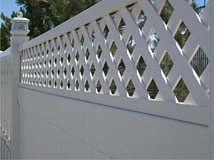 Privacy White Vinyl with Lattice Top