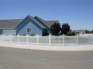 Scalloped Picket Vinyl Fence 5